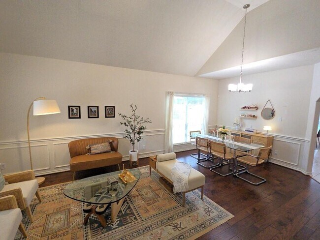 Building Photo - 16514 Bluff Springs Dr