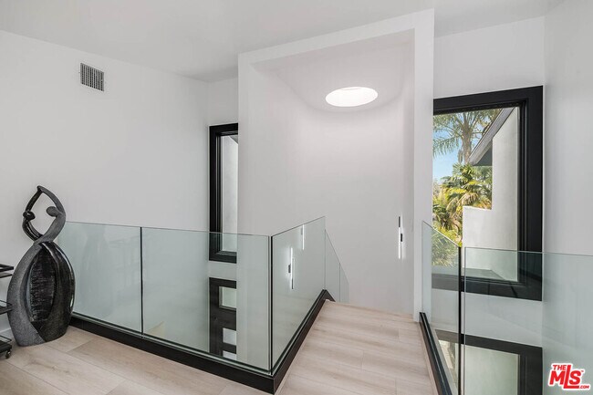 Building Photo - 4961 Marmol Dr