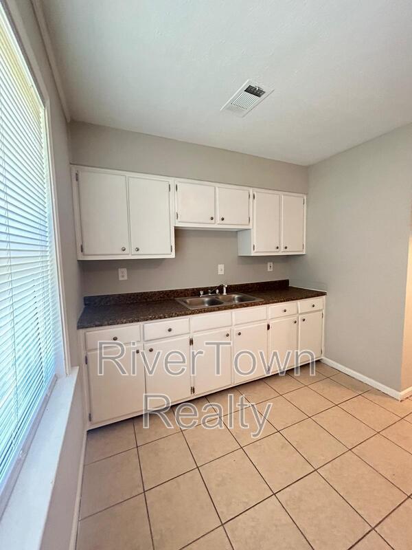 Building Photo - 3304 Sweet Springs Dr