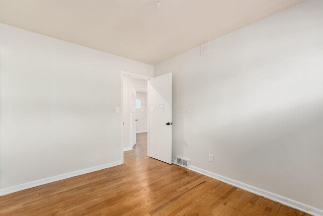 Building Photo - 4232 Eastlea Dr