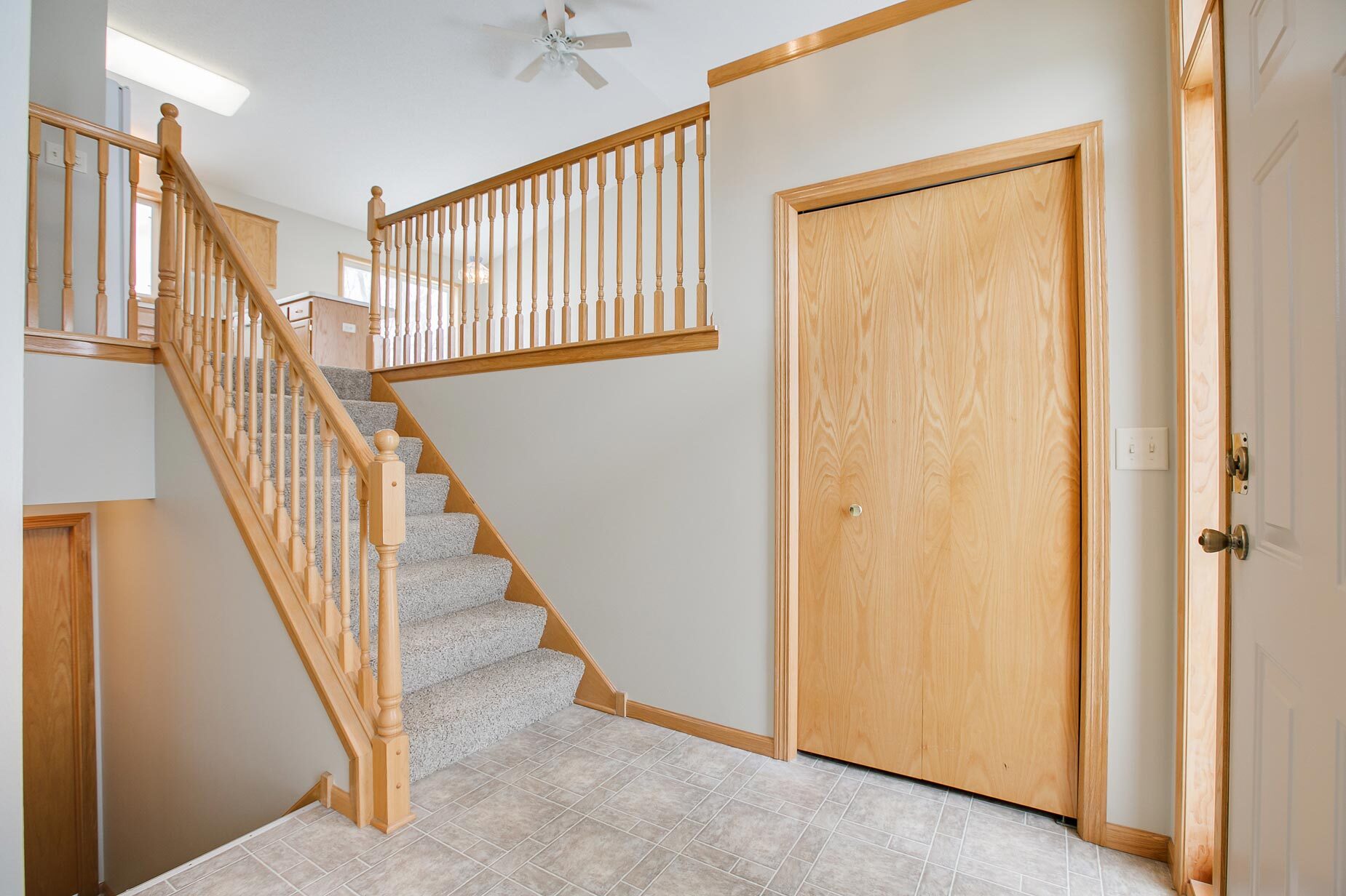 entry - 809 Quail Pkwy