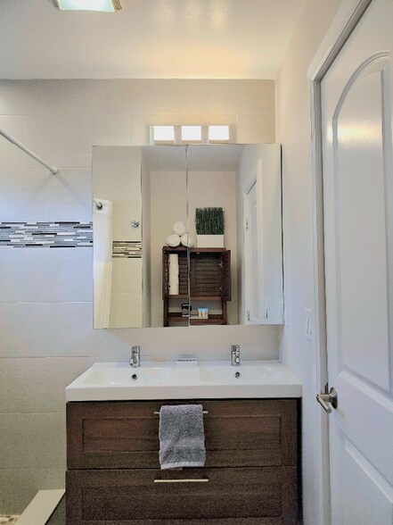 Building Photo - 3822 Aragon Dr