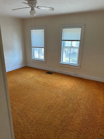 Building Photo - 502 E 4th St