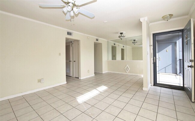 Building Photo - 6202 Skyline Dr