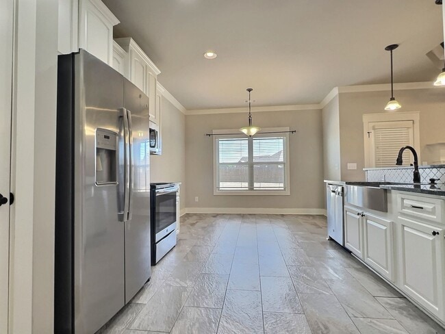Building Photo - For Rent - Highly Desirable Summerfield, D...