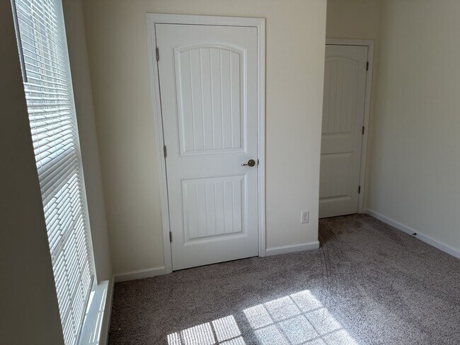 Building Photo - 20 Wesleyan Dr