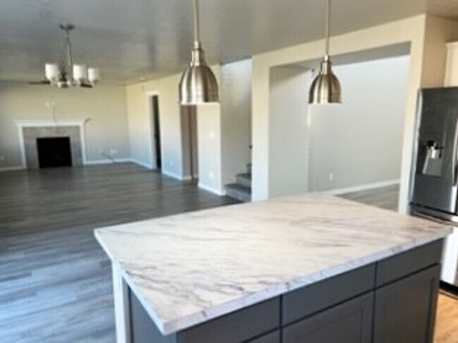 Building Photo - Great 4 bed 2.5 bath home with 2600 sq ft!  Kuna Home with lots of room just off N Ten Mile Rd an...