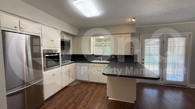 Building Photo - 8347 Lullwater Dr