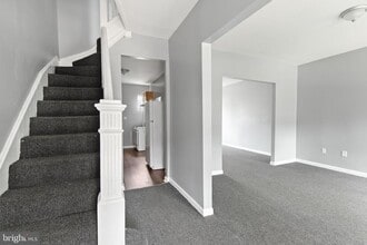Building Photo - 1209 N Dukeland St