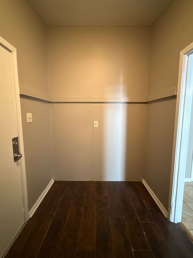 Building Photo - Newly Listed Home in Oakhaven