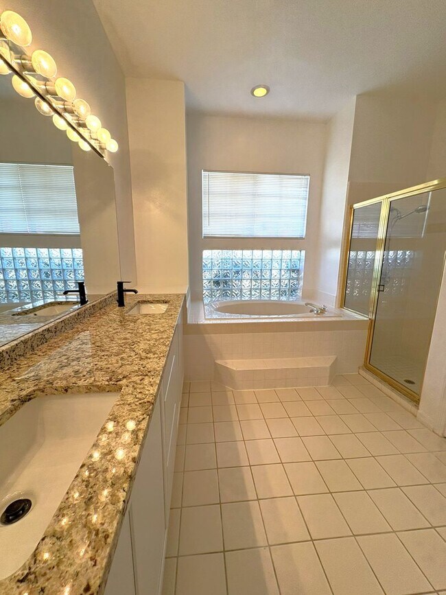 Building Photo - Coming Soon, 4 Bedroom, 2.5 bath Pool Home - Hunter's Creek!