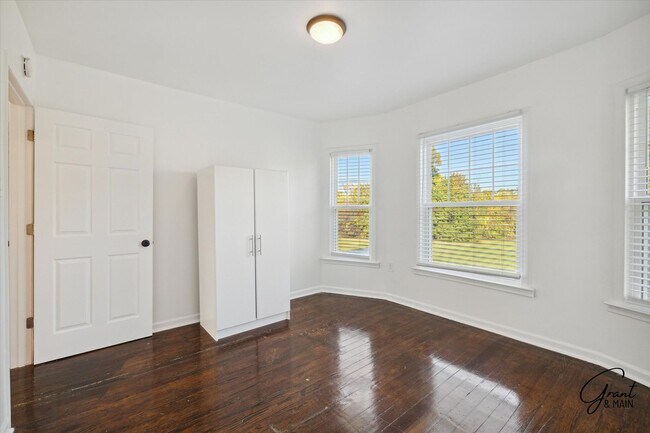 Building Photo - $1650 - Large 4 Bedroom, Renovated Home