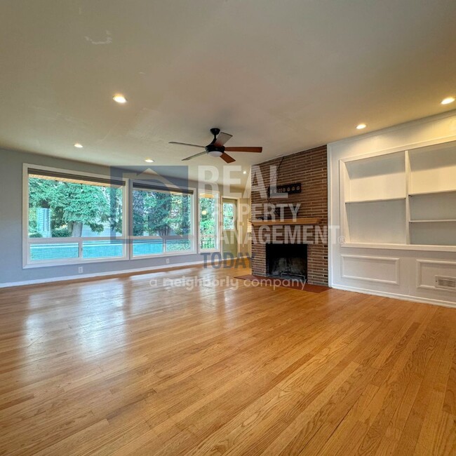 Building Photo - Charming 3 Bedroom Move In Ready!