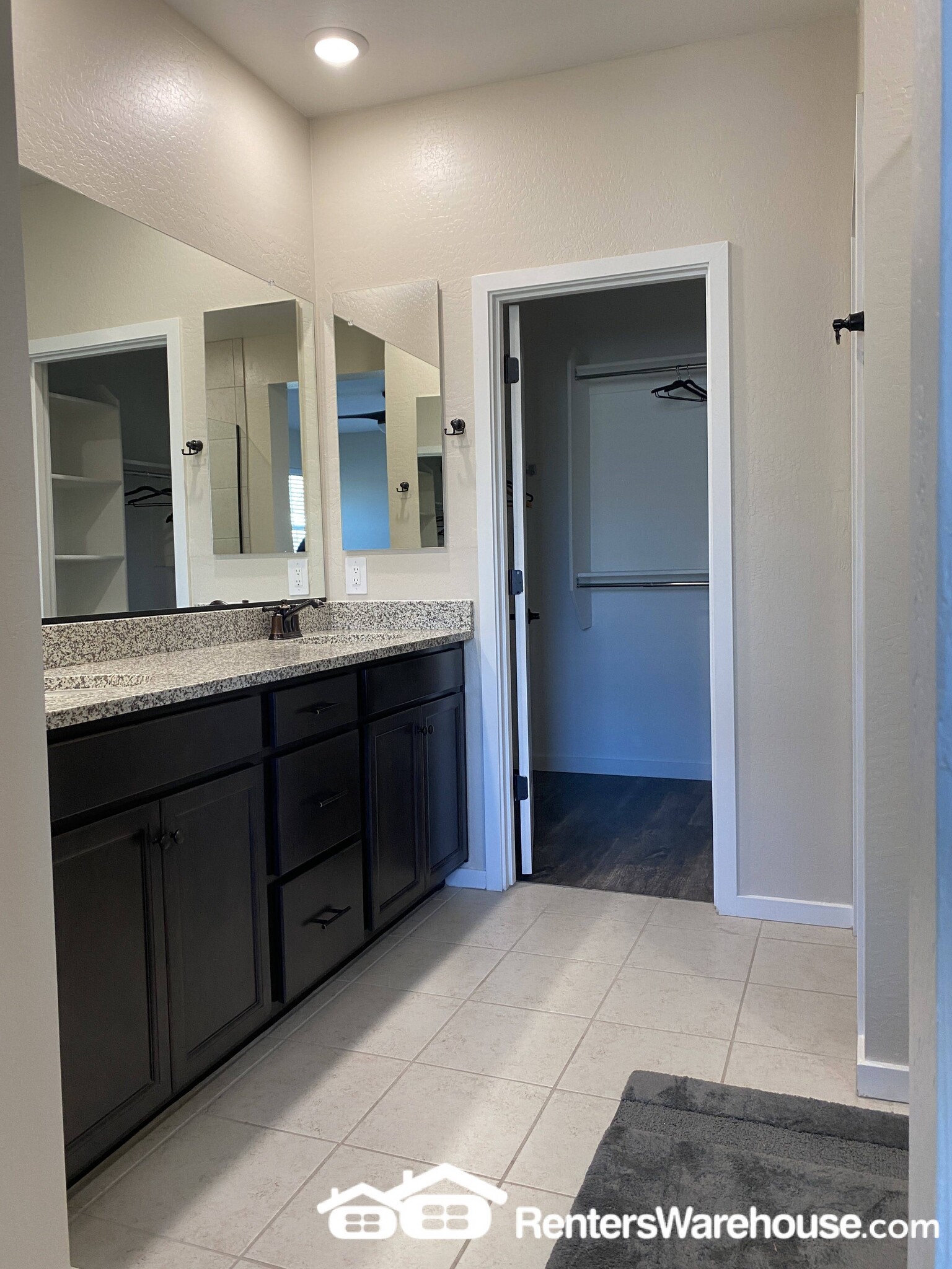 Building Photo - 779 E Doral Ave
