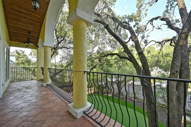 Building Photo - 2829 San Gabriel St