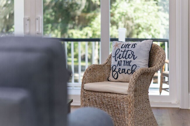 Building Photo - All Inclusive Seasonal Rental in the Beaut...