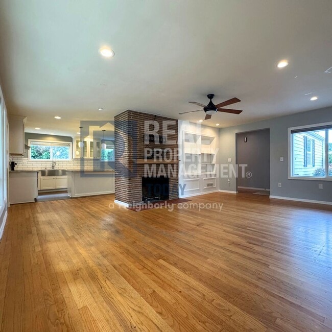 Building Photo - Charming 3 Bedroom Move In Ready!