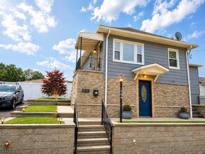 Building Photo - 112 Chestnut St