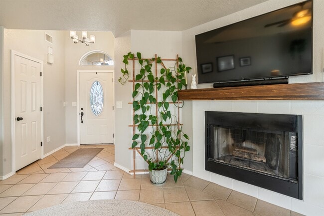 Building Photo - 208 Ramon Cardenas Dr