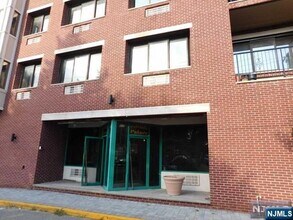 Building Photo - 825 Palisade Ave