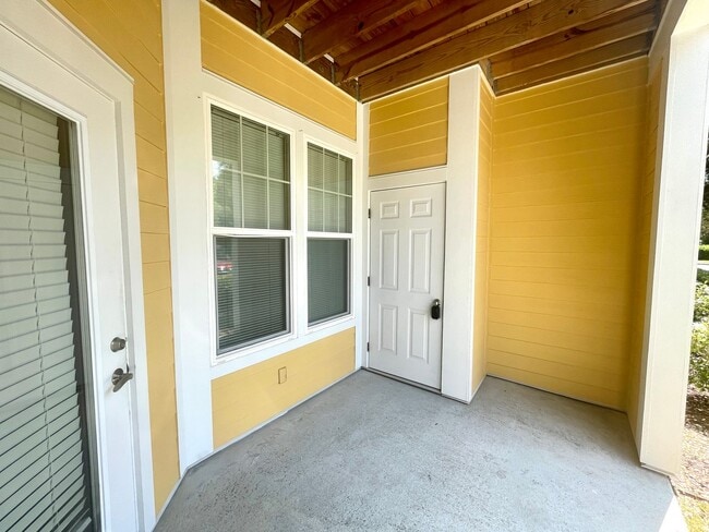 Building Photo - 2 Bedroom, 2 Bath Condo in Southampton Poi...