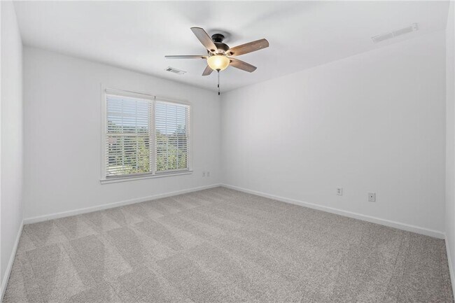 Building Photo - 1475 Boomer Cir