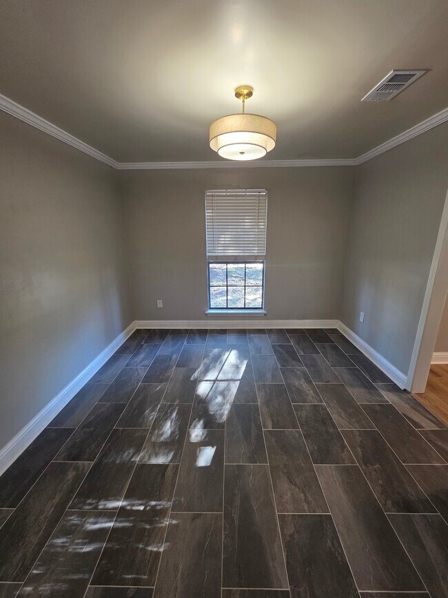 Building Photo - 12233 Park Lawn Ave