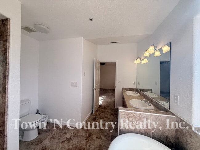 Building Photo - 139 Greenbriar Way