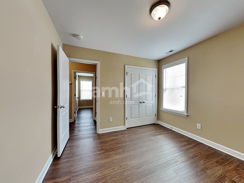 Building Photo - 1935 Shillington Dr