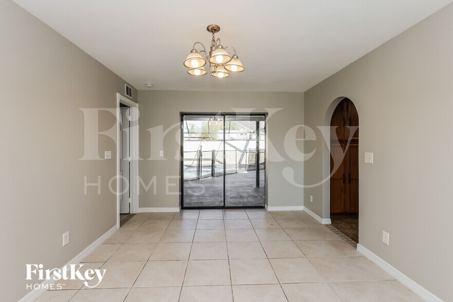 Building Photo - 241 SW 32nd Terrace