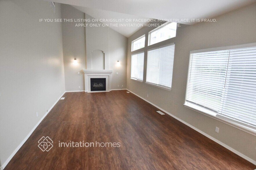 Building Photo - 7103 77th Dr NE