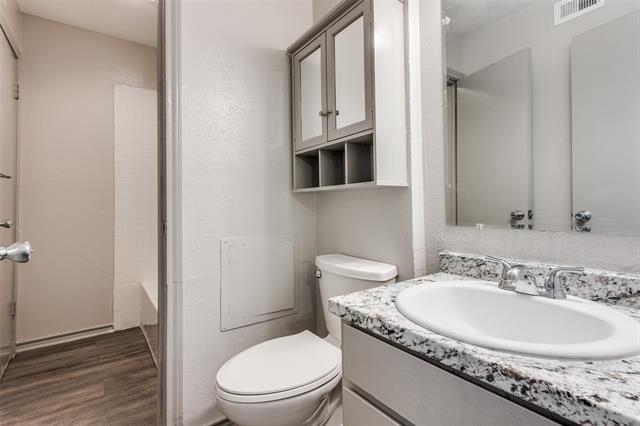 Building Photo - 1108 N Elm St