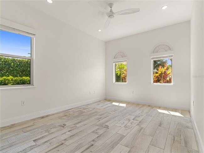 Building Photo - 10414 Royal Cypress Way