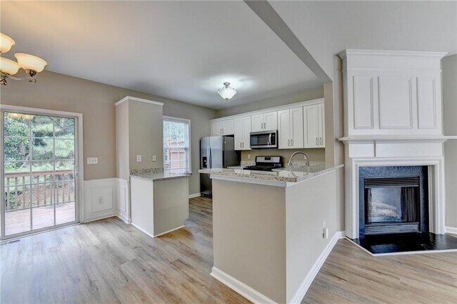 Building Photo - 4005 Edgecomb Dr