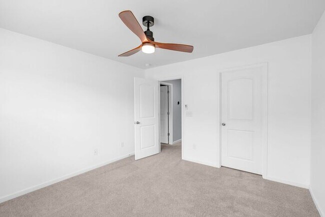 Building Photo - Modern Comfort, Effortless Living & Unbeatable Convenience in Northfield Crossing 3BR/2.5BA, 2 Ca...