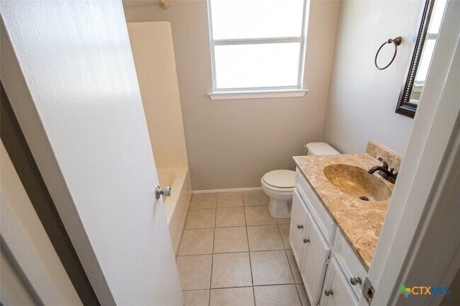 Building Photo - 1225 Westway Cir