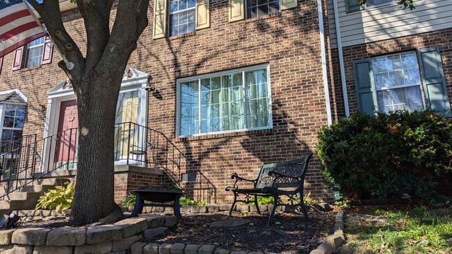 Building Photo - 138 Parkside Dr