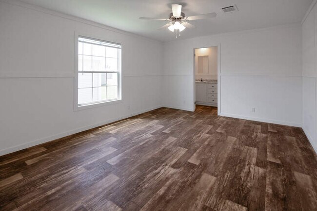 Building Photo - 1455 Whispering Pnes Lp