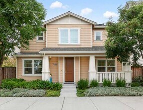 Building Photo - Beautiful Newer Home, Very Clean- Move In ...