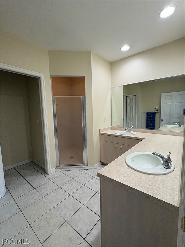 Building Photo - 909 SW 47th Terrace