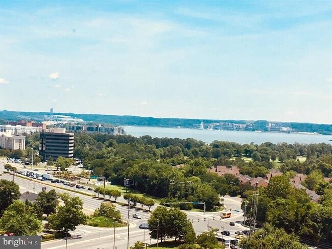 Building Photo - 2059 Huntington Ave