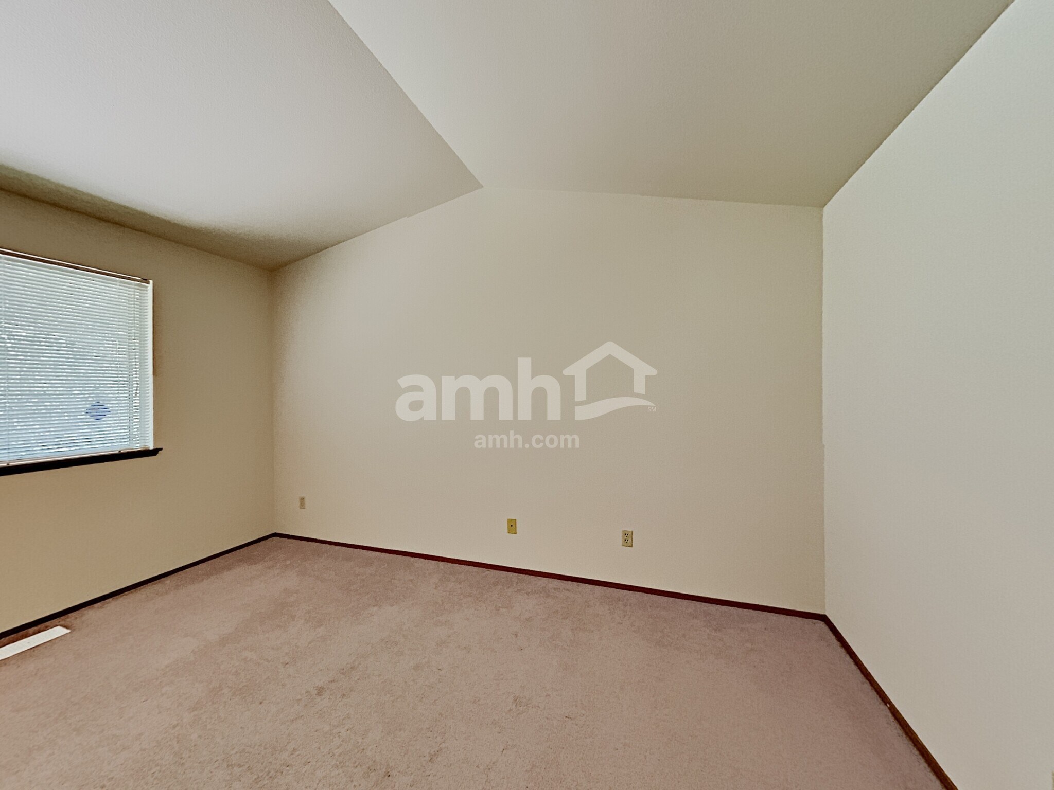 Building Photo - 2078 SE 8th Dr
