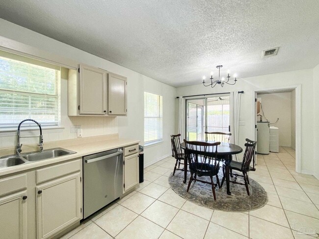 Building Photo - 11920 Longwood Dr