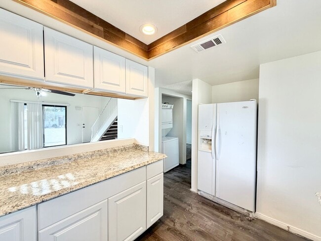 Building Photo - AVAILABLE NOW!! 2 Bedroom 2 Bathroom Condo in Rancho Mirage!