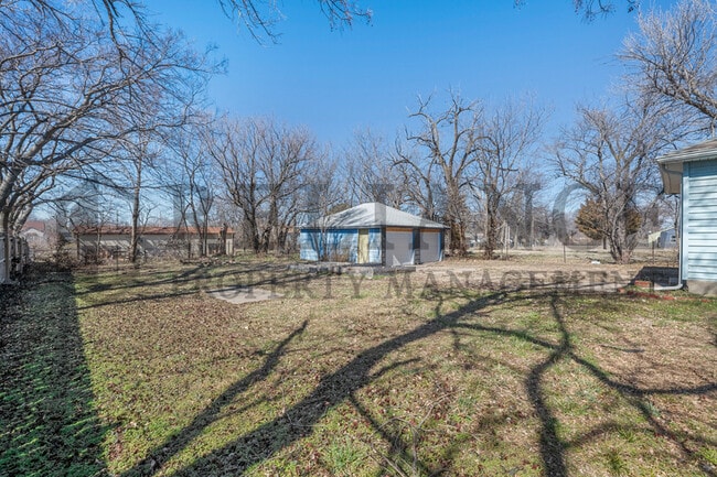 Building Photo - 2225 N Chautauqua St