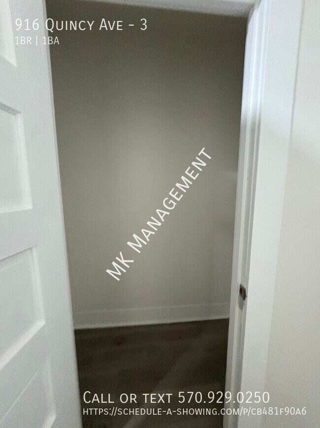 Building Photo - 916 Quincy Ave