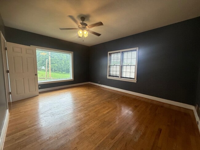 Building Photo - 3 Bedroom 1 Bathroom Home in Greeneville, TN
