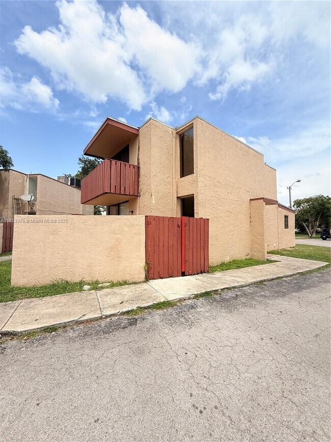 Building Photo - 20000 SW 123rd Dr