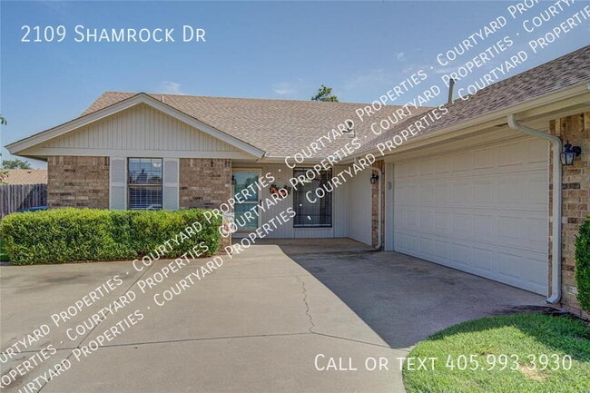 Building Photo - 2109 Shamrock Dr