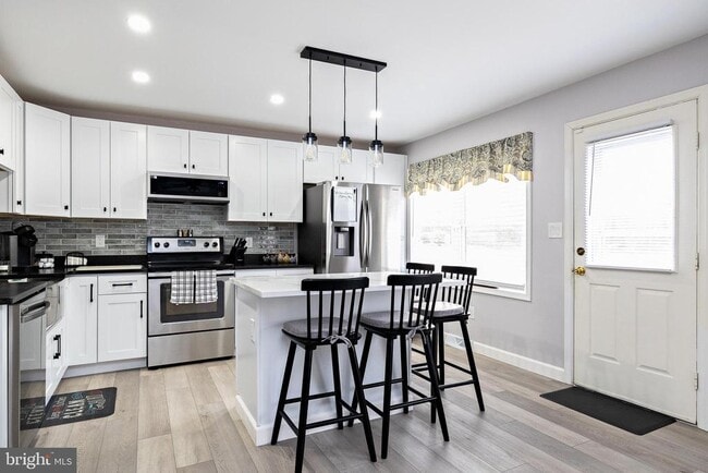 Building Photo - 937 Magnolia Rd